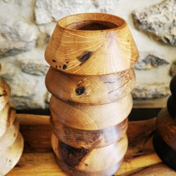 Supports ballon de rugby bois en chêne massif havane empilés, finition artisanale chaleureuse