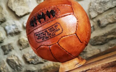 Idée cadeau foot : un mini ballon de football pour la Coupe du Monde.