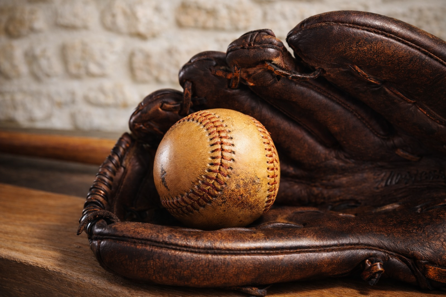 Balle de baseball personnalisée usa dans gant cuir vintage baseball.