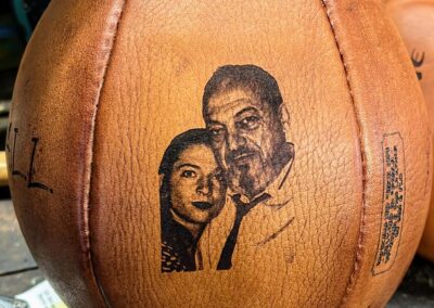 Personnalisation photo d'un couple sur le cuir d'une poire de vitesse pour la Boxe