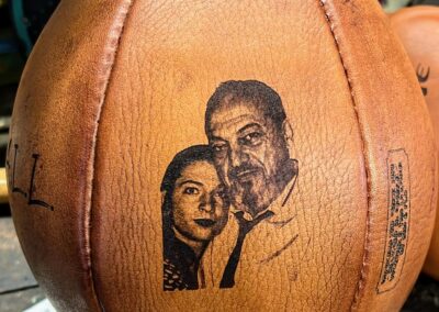 Personnalisation photo d'un couple sur le cuir d'une poire de vitesse pour la Boxe