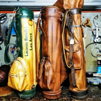 Sélection de trois anciens sacs de golf vintage à l’atelier Ben & Flo