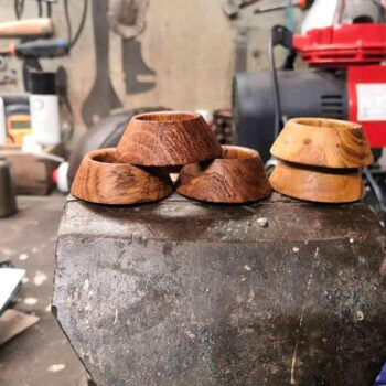 Brou de noix sur nos mini socles de balles