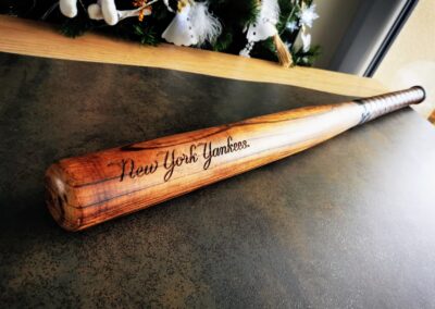 batte de baseball vintage en bois gravée new york yankees personnalisation artisanale