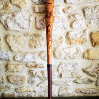 Batte de baseball Damas en bois au veinage naturel marqué avec poignée en cuir