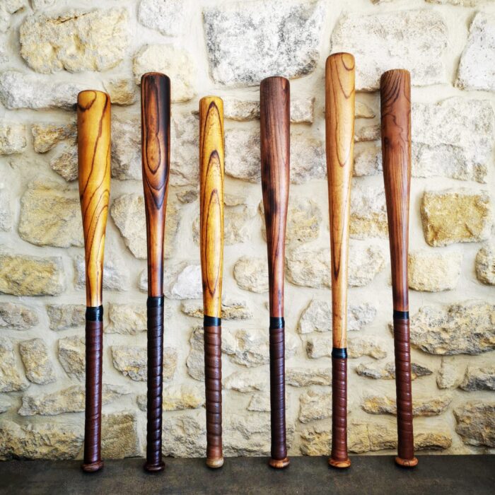 présentation de battes de baseball en bois