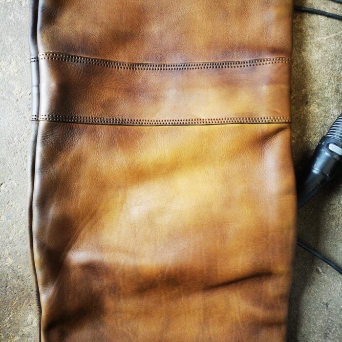 Cuir d'un sac de frappe à la patine miel