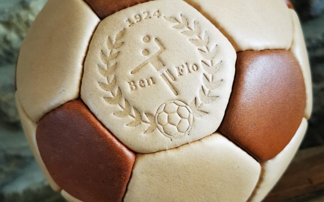 Un cadeau personnalisé parfait pour un fan de handball : fan, joueur ou coach.