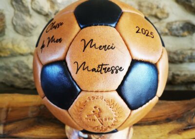 Un cadeau personnalisé de Handball pour un prof de sport (maitresse)