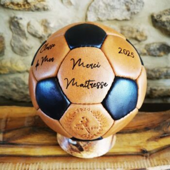 Un cadeau personnalisé de Handball pour un prof de sport (maitresse). Exemple de résultat avec service chargé projet