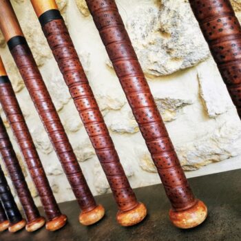 Battes de baseball en bois avec grips cuir vintage personnalisés et patinés