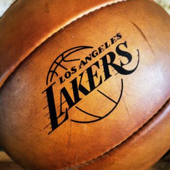 Ballon de basket en cuir avec logo des Lakers personnalisé sur le ballon
