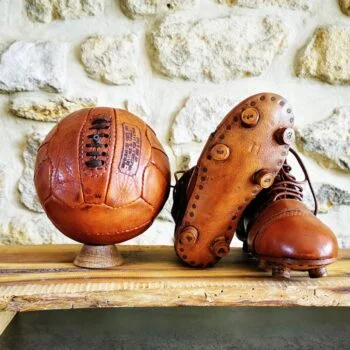 Déco avec chaussures crampons et ballon de foot pour enfant