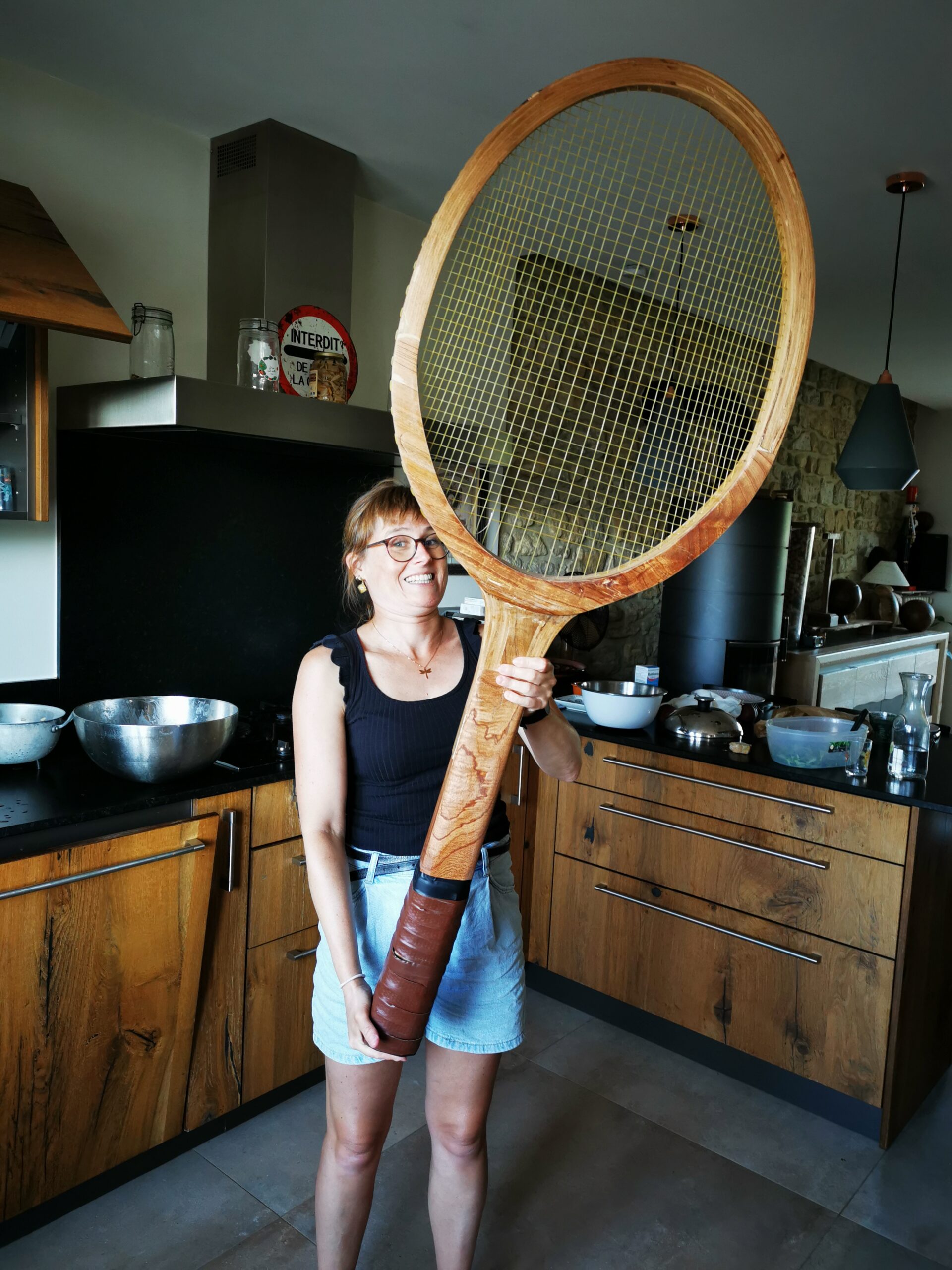 Huit vieilles raquettes de tennis en bois (8) - Bois