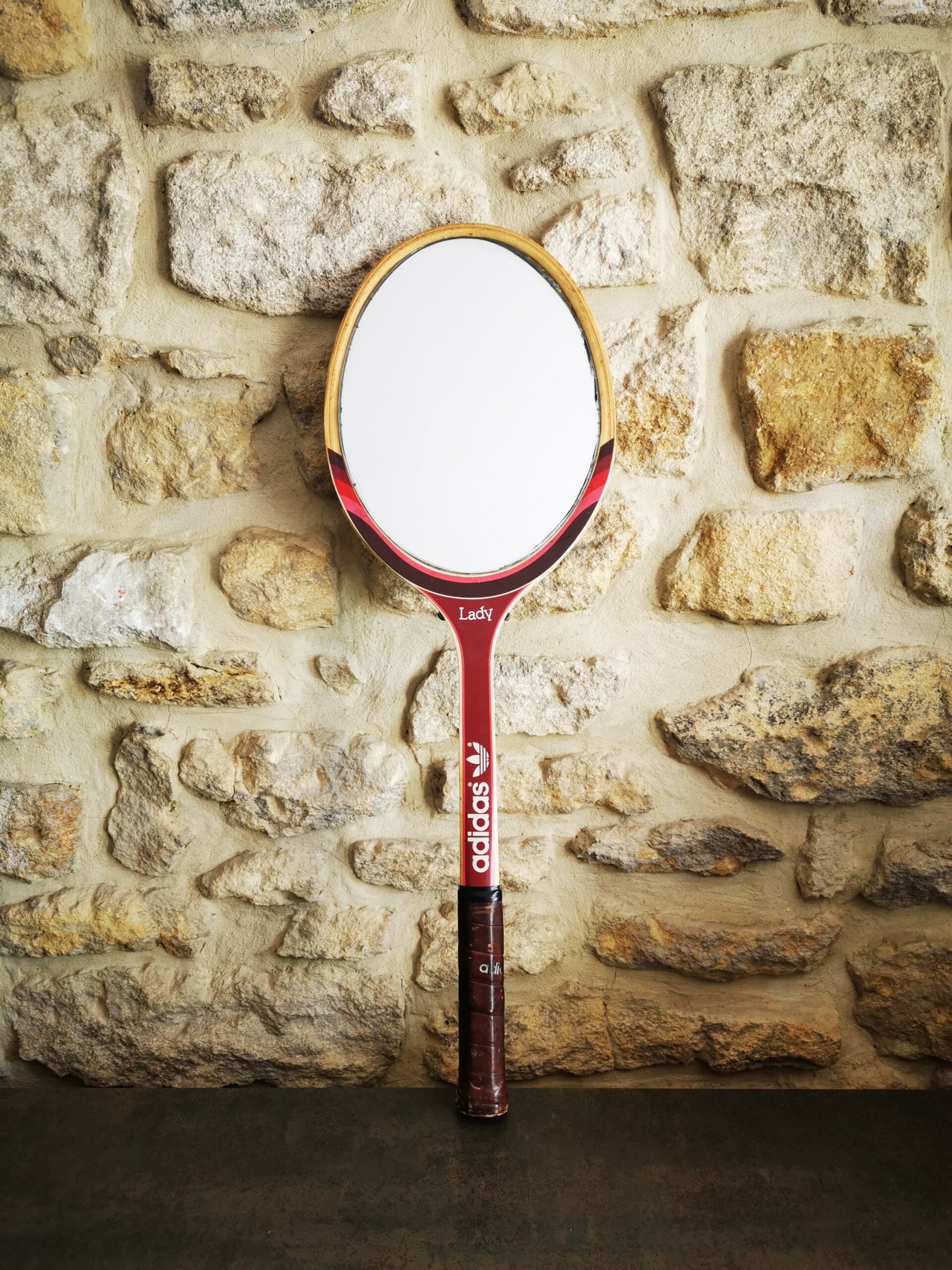 Miroir raquette de tennis vintage et sa balle - Décoration