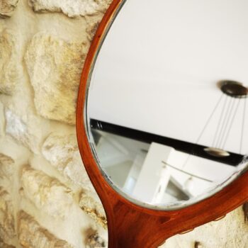 Miroir d'une raquette de tennis en bois vidéo