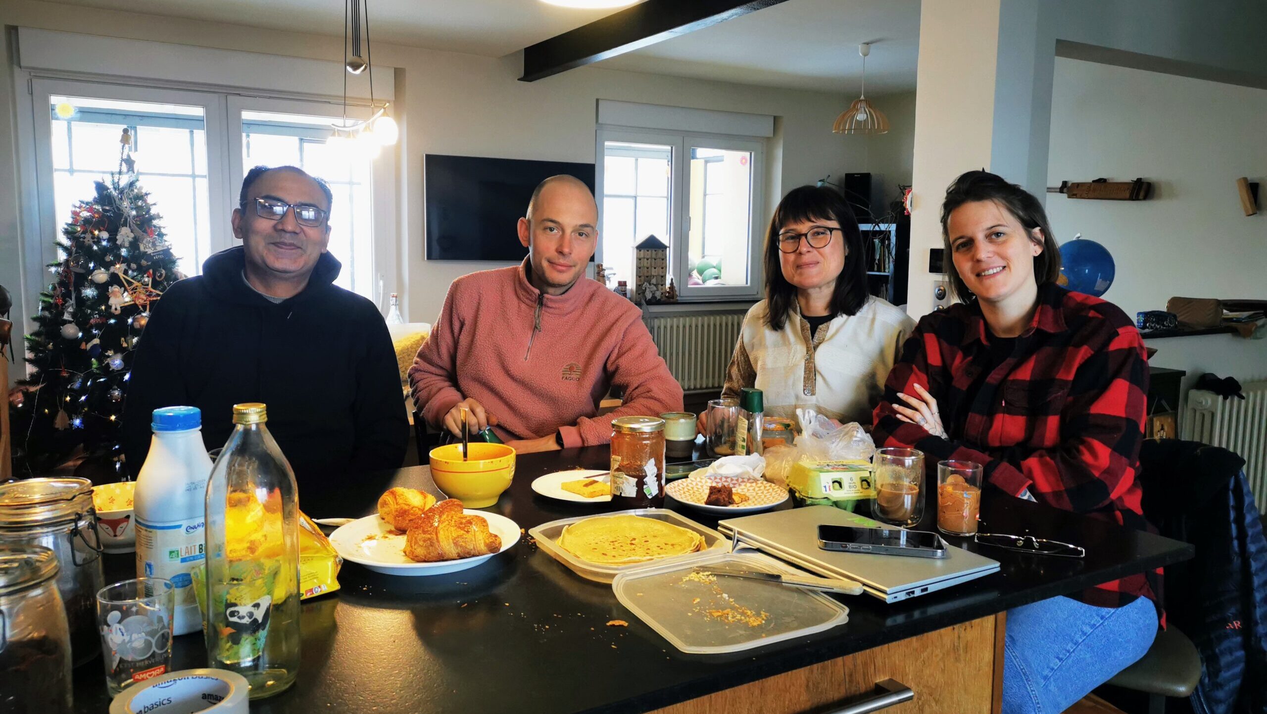 Un petit dej chez Ben et Flo avec une partie de l'équipe